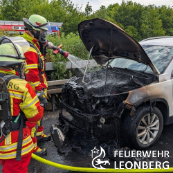 PKW-Brand auf der Autobahn
